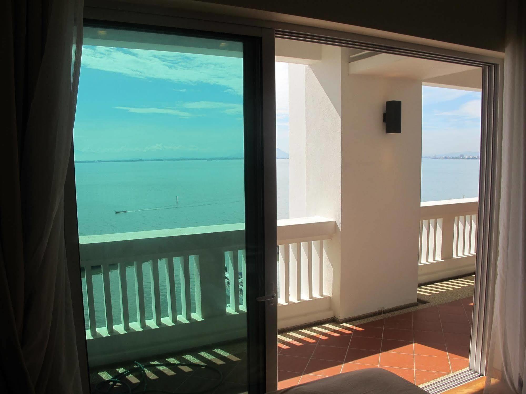 Luxury Suites @ Straits Quay Tanjung Bungah  Luaran gambar